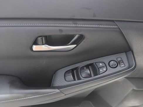 Used 2025 Nissan Sentra SV FWD image 13