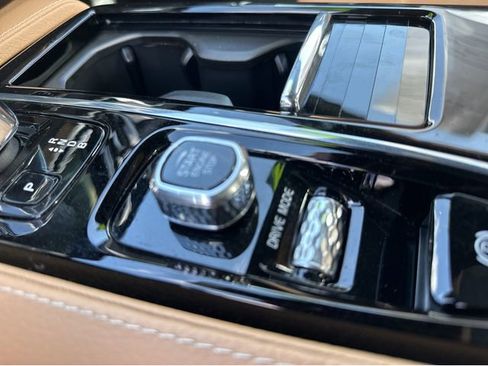 Used 2019 Volvo S60 T8 Inscription image 19