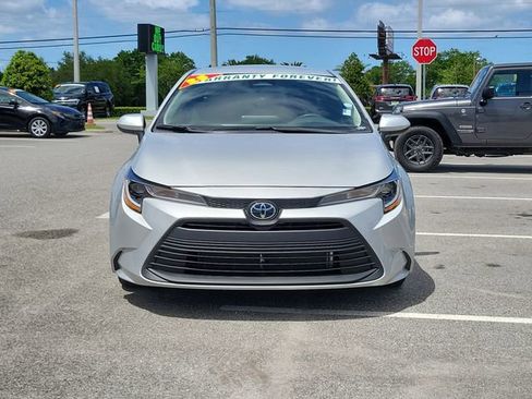 Used 2023 Toyota Corolla LE image 2