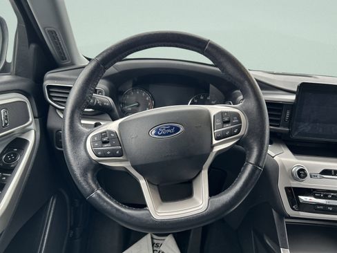 Used 2021 Ford Explorer XLT w/ Equipment Group 202A image 19