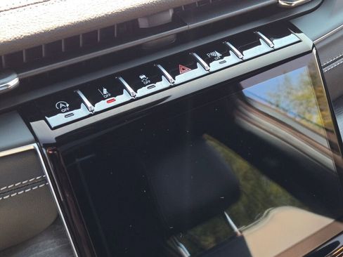 New 2025 Jeep Grand Cherokee L Limited image 22