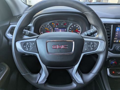 Used 2023 GMC Acadia SLE image 12