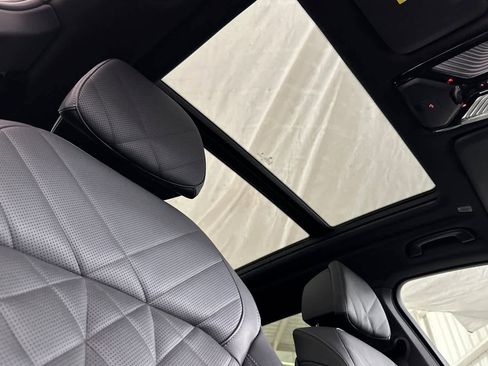 Used 2024 BMW X5 xDrive50e image 17