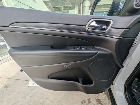 Used 2019 Jeep Grand Cherokee Limited image 36