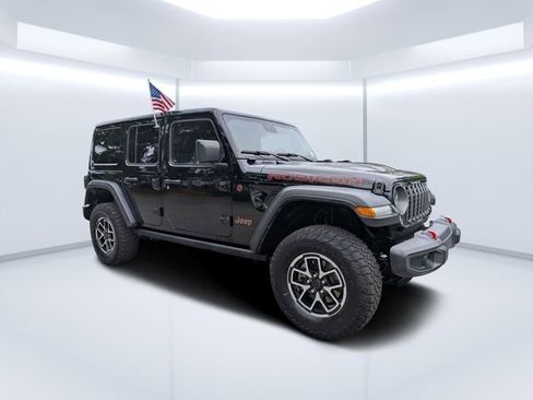 Used 2025 Jeep Wrangler Unlimited Rubicon w/ Convenience Group AWD/4WD image 1