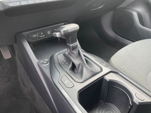 Used 2025 Kia K4 LXS image 40