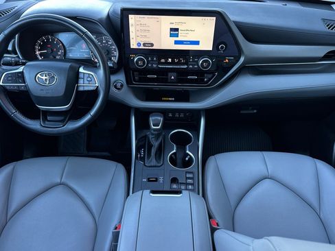 Used 2023 Toyota Highlander XLE FWD image 14