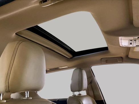Used 2019 Toyota Highlander XLE FWD image 13