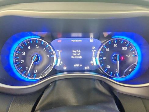 Used 2023 Chrysler Pacifica Touring-L FWD image 25
