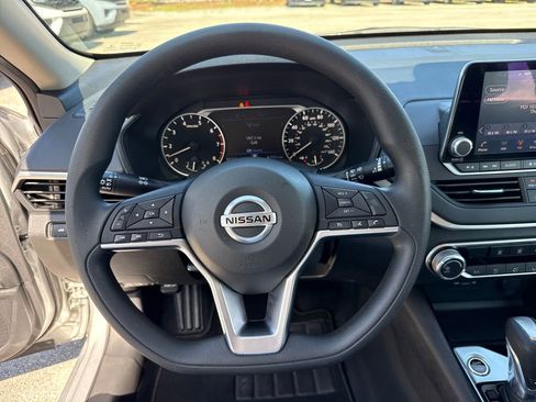 Used 2021 Nissan Altima 2.5 SV FWD image 13