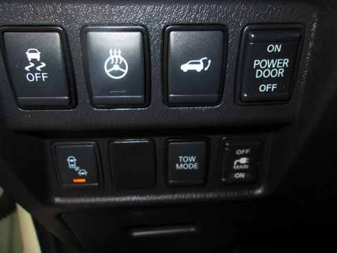 Used 2017 Nissan Pathfinder Platinum image 16