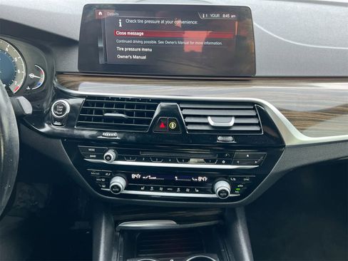 Used 2018 BMW 530i xDrive w/ Premium Package image 27