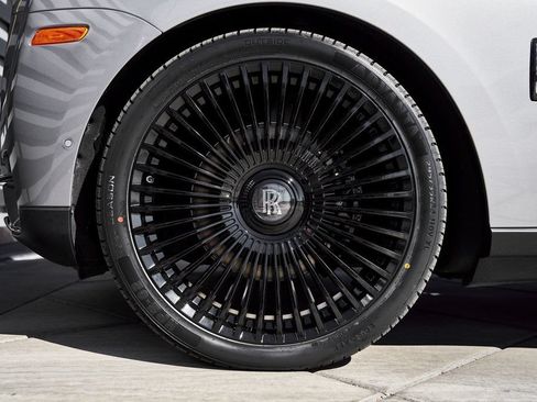 Used 2023 Rolls-Royce Cullinan AWD/4WD image 3