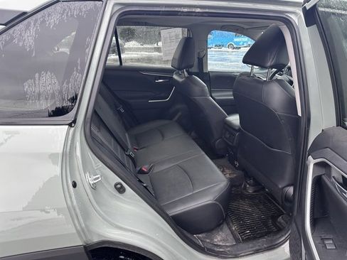 Used 2020 Toyota RAV4 XLE Premium image 9