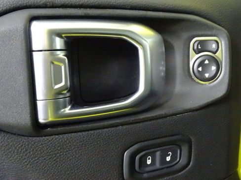 Used 2023 Jeep Wrangler Unlimited Sahara w/ Cold Weather Group image 18