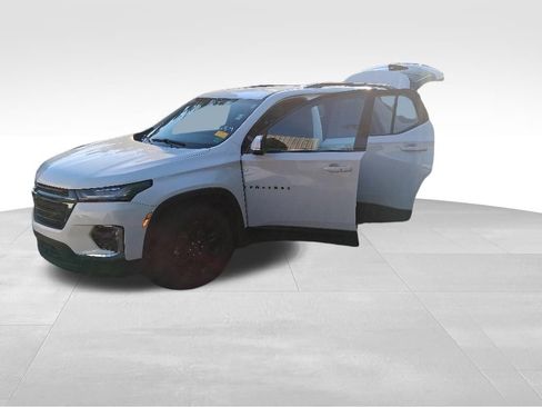 Used 2022 Chevrolet Traverse LT FWD image 18