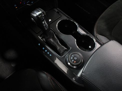 Used 2018 Ford Explorer XLT w/ Equipment Group 202A image 17