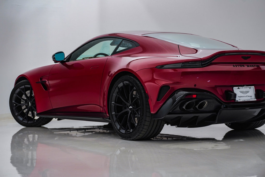 Used 2025 Aston Martin V8 Vantage Coupe RWD image 9