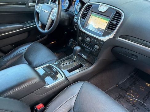 Used 2014 Chrysler 300 C image 17