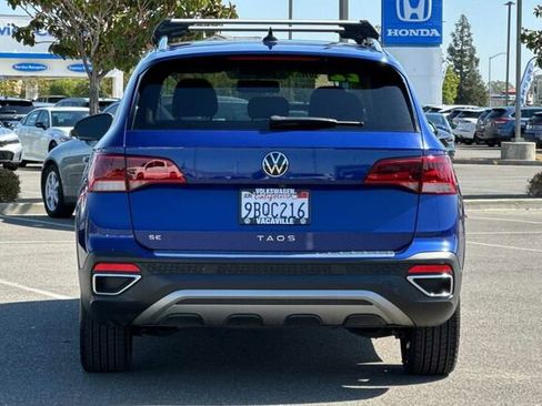 Certified 2022 Volkswagen Taos SE w/ Panoramic Sunroof Package image 5