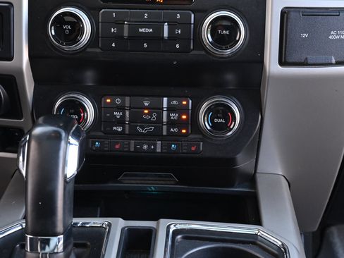 Used 2019 Ford F150 Lariat w/ Equipment Group 502A Luxury RWD image 26