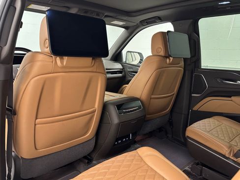 Used 2024 Cadillac Escalade ESV Sport w/ LPO, ONYX Package image 14