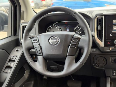 Used 2025 Nissan Frontier SV w/ SV Convenience Package image 21