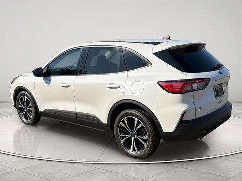 Used 2022 Ford Escape SE w/ SE Sport Appearance Package image 17