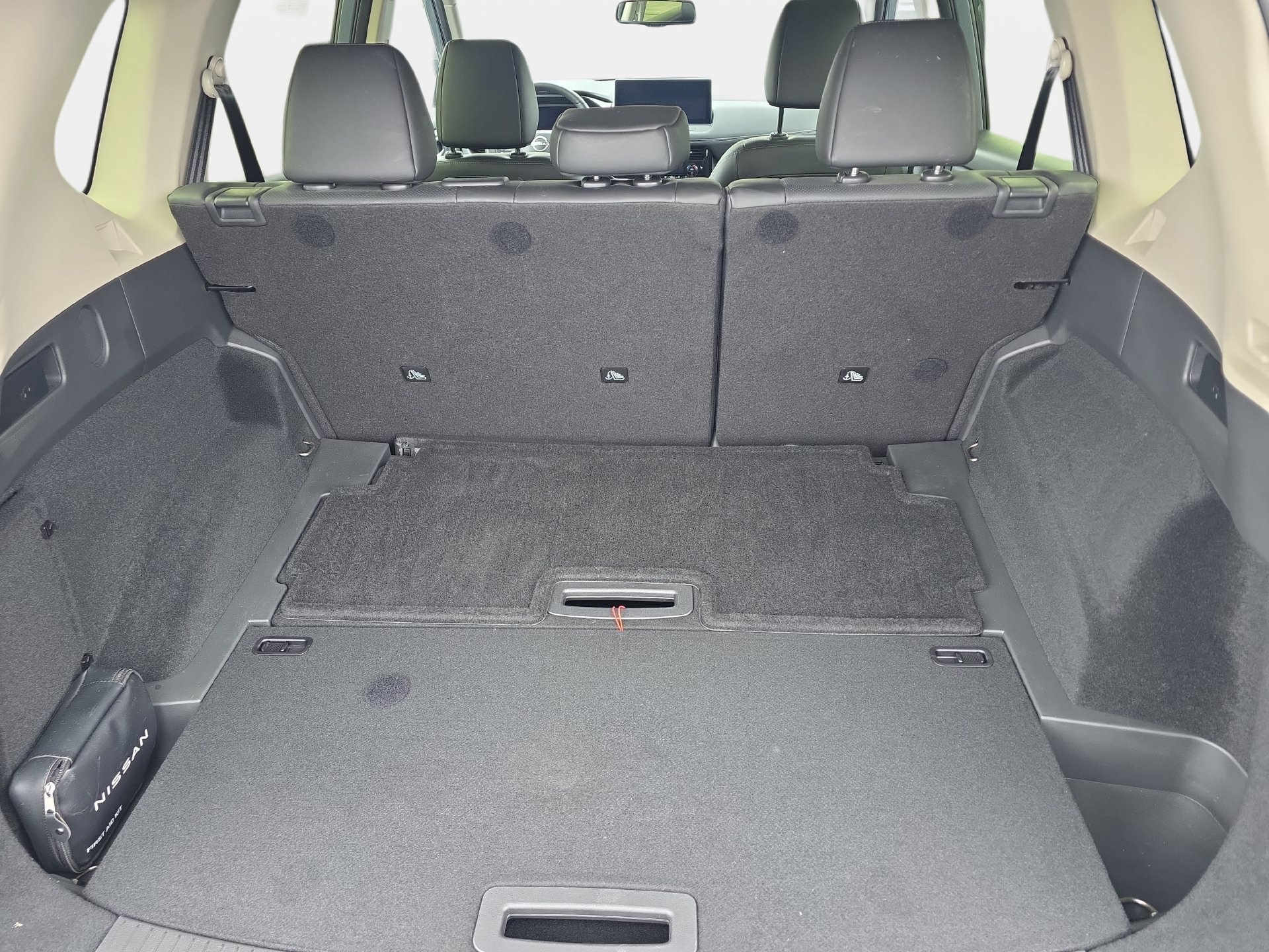Used 2025 Nissan Rogue Platinum FWD image 12
