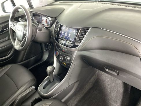 Used 2022 Chevrolet Trax LT w/ LT Convenience Package image 29