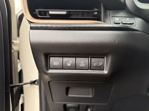 Used 2024 Toyota Grand Highlander AWD Hybrid image 17