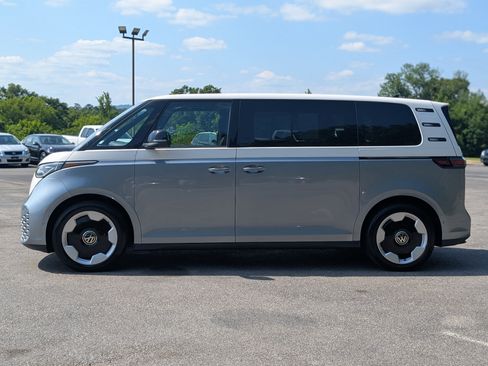 Used 2025 Volkswagen ID. Buzz Pro S Plus RWD image 6