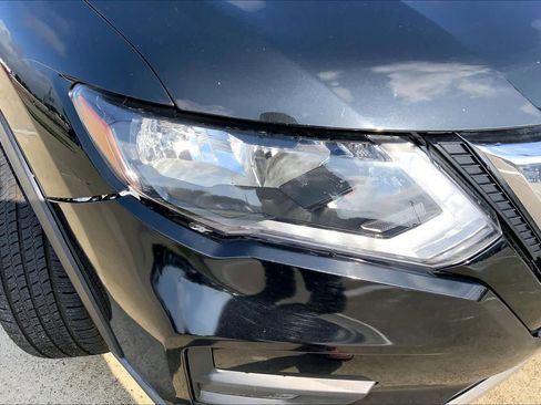 Used 2020 Nissan Rogue SV w/ Premium Package image 26