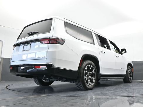 Used 2023 Jeep Wagoneer L Series III w/ Preferred Equipment Group image 20