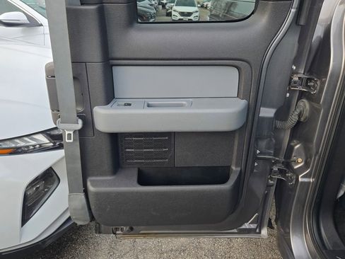 Used 2011 Ford F150 XLT w/ XLT Convenience Pkg image 14