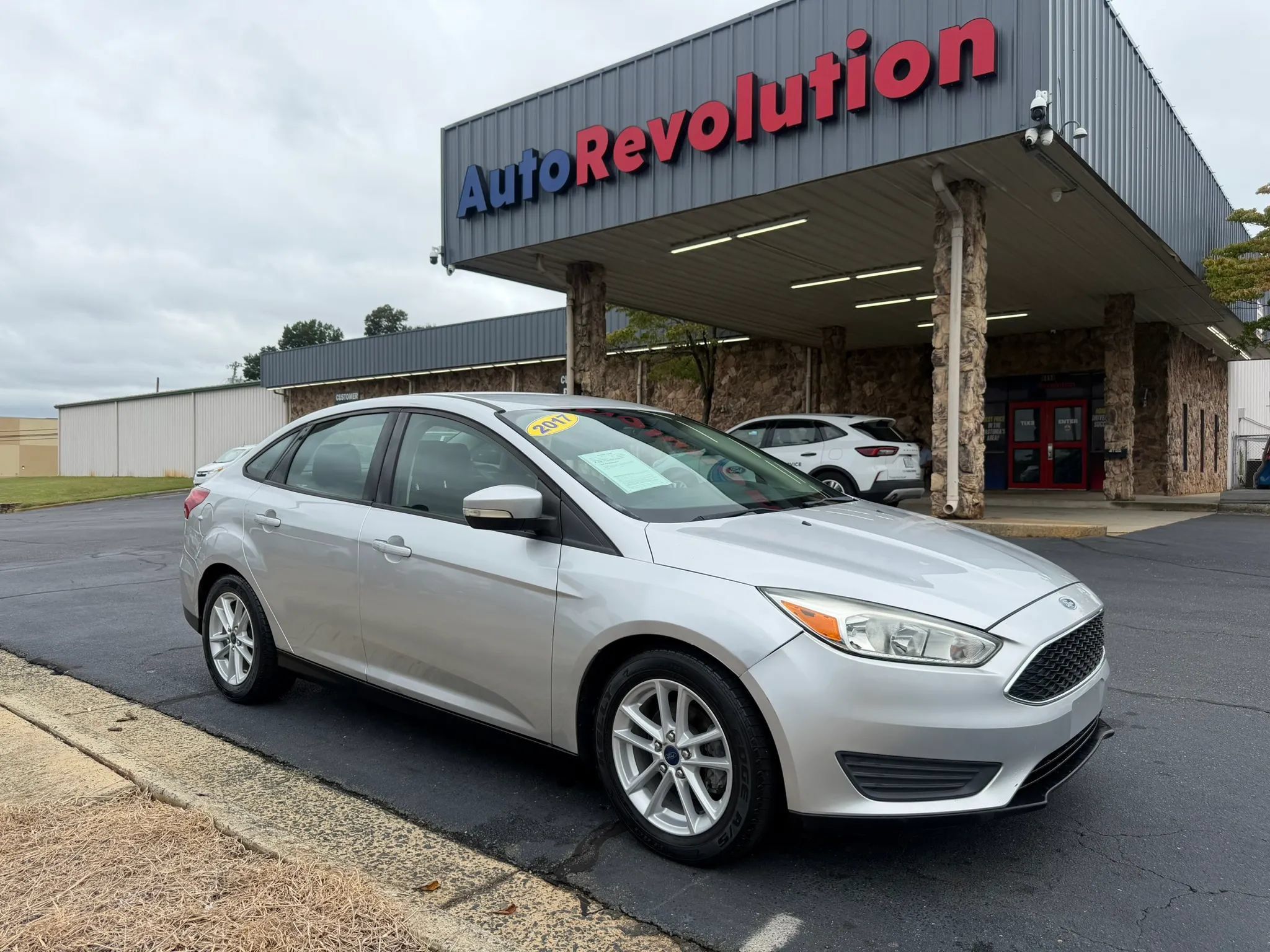 Used 2017 Ford Focus SE FWD image 1