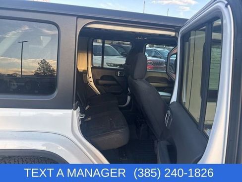 Used 2019 Jeep Wrangler Unlimited Sahara image 13