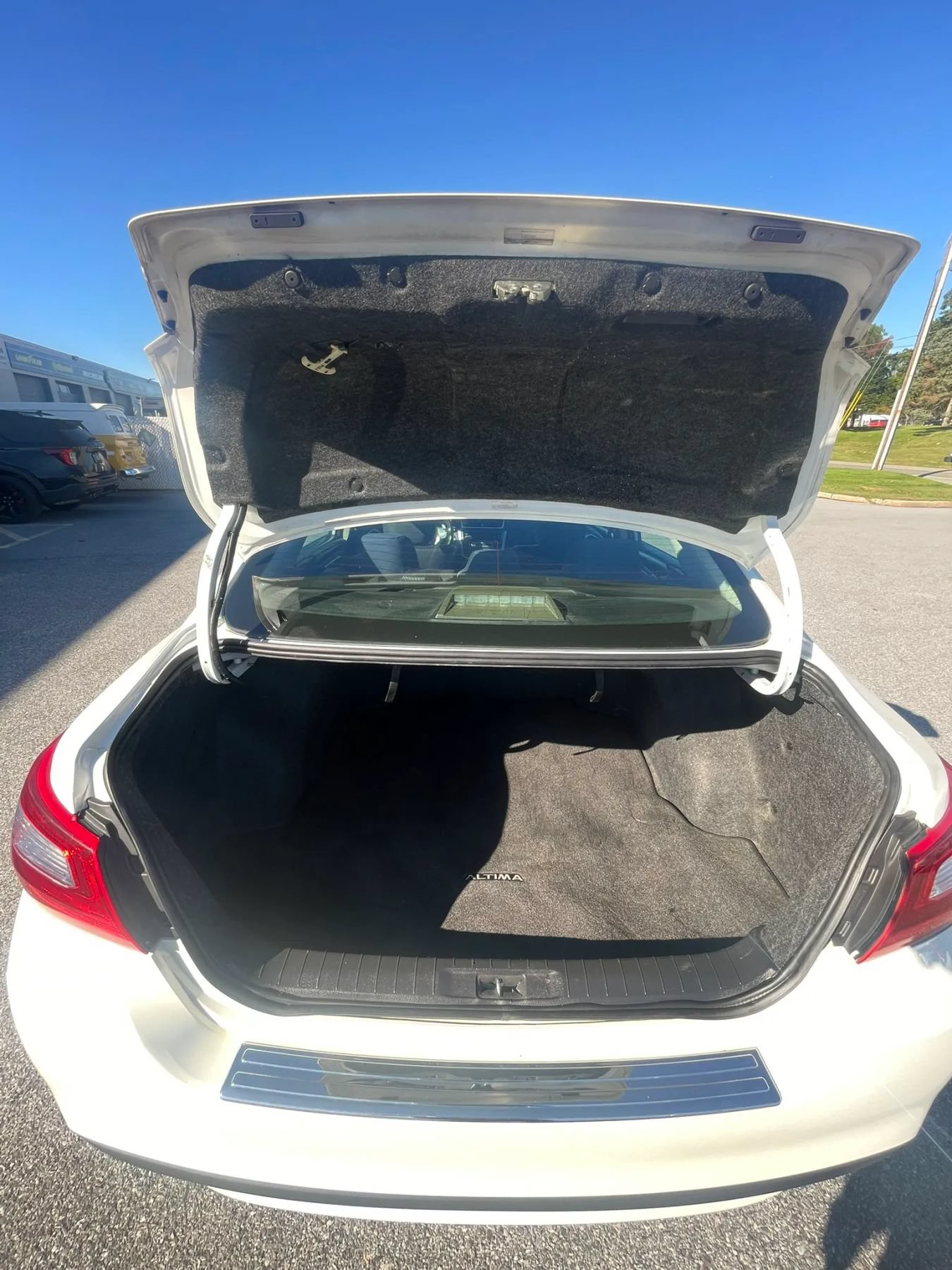 Used 2016 Nissan Altima 3.5 SR FWD image 42