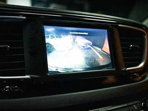 Used 2023 Chrysler Voyager LX image 20