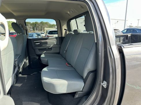 Used 2020 RAM 1500 Classic SLT image 9