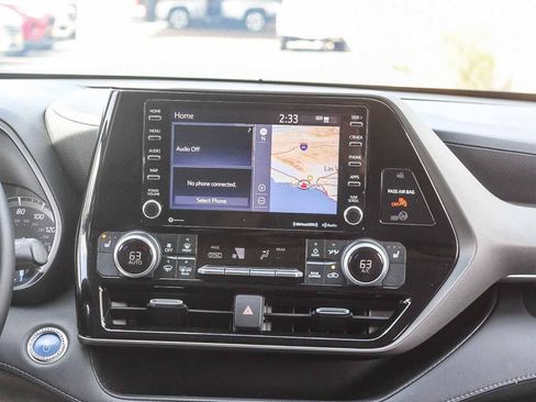 Used 2021 Toyota Highlander XLE image 21