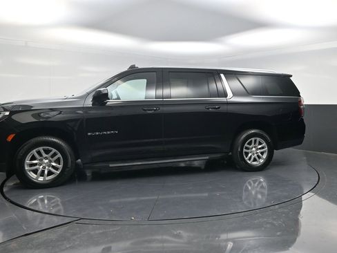 Used 2024 Chevrolet Suburban LT image 3