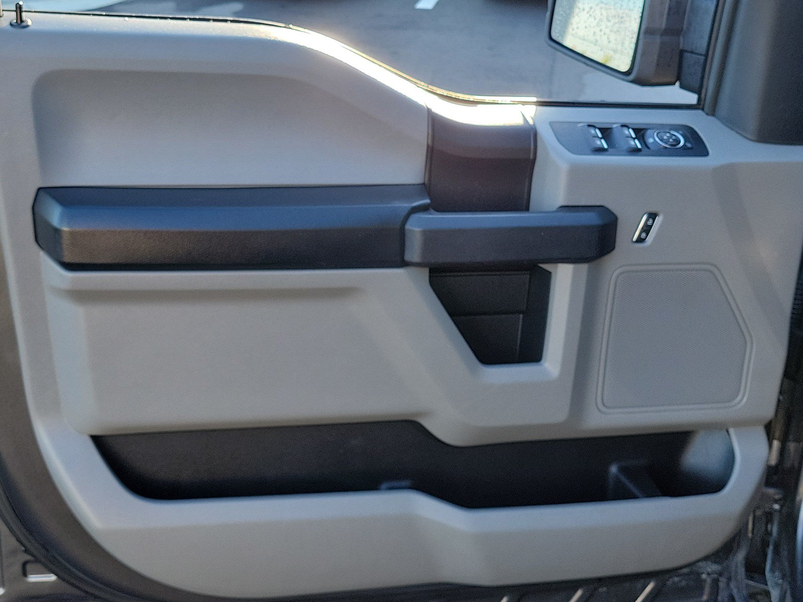 Used 2019 Ford F150 XL w/ Equipment Group 101A Mid AWD/4WD image 13