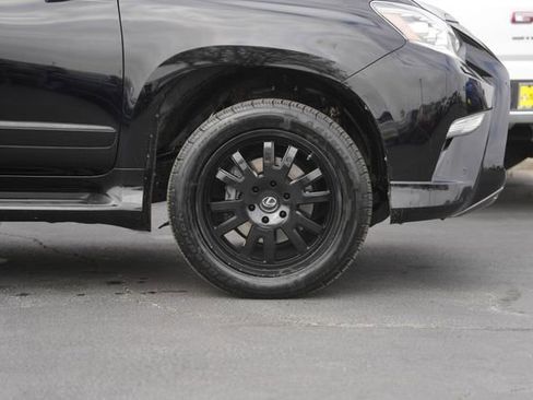 Used 2017 Lexus GX 460 image 4