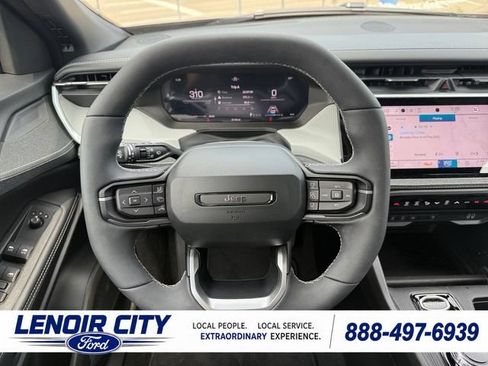 Used 2026 Jeep Cherokee Laredo AWD/4WD image 16