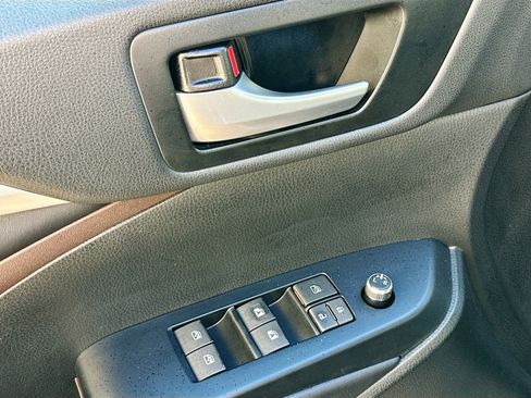 Used 2018 Toyota Highlander XLE image 15