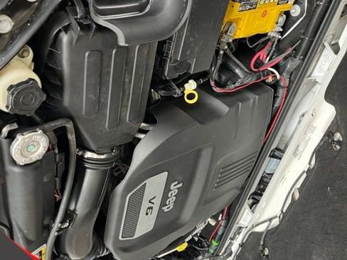 Used 2016 Jeep Wrangler Unlimited Rubicon image 34