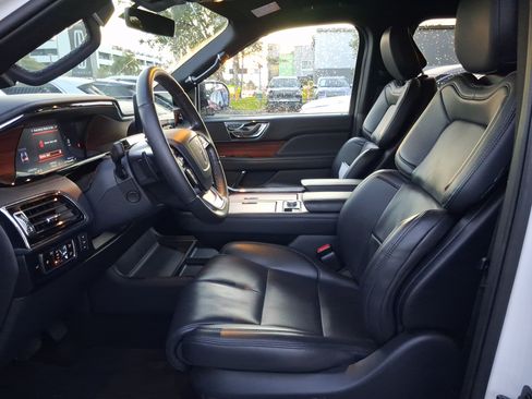 Certified 2024 Lincoln Navigator Premiere AWD/4WD image 12