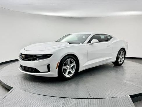 Used 2023 Chevrolet Camaro LT RWD image 2