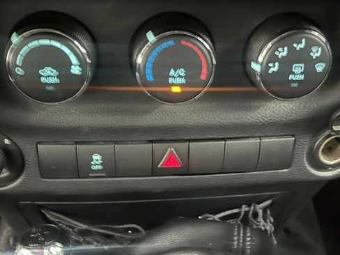 Used 2017 Jeep Wrangler Unlimited Sport w/ Quick Order Package 23S image 17